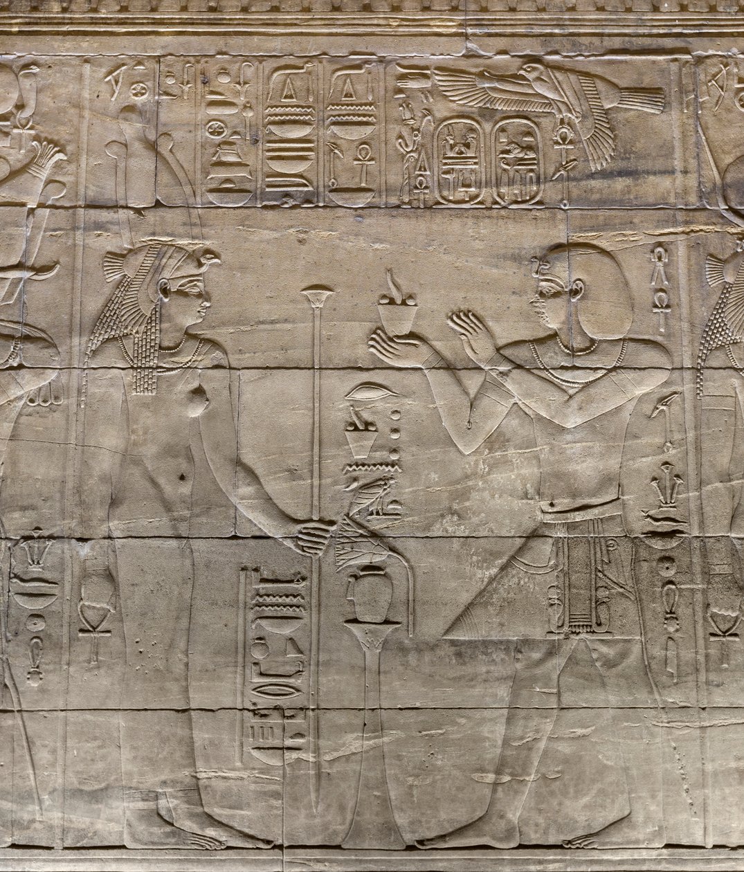 Reliefer i den inre helgedomen, Philae-templet, Aswan, Egypten av Egyptian 30th Dynasty
