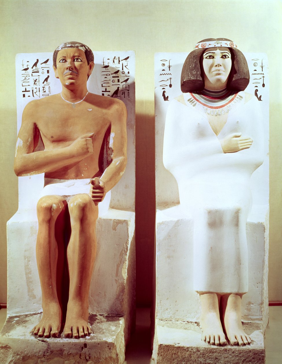 Rahotep och hans fru, Nofret, c.2620 f.Kr. (målad kalksten) av Egyptian 4th Dynasty