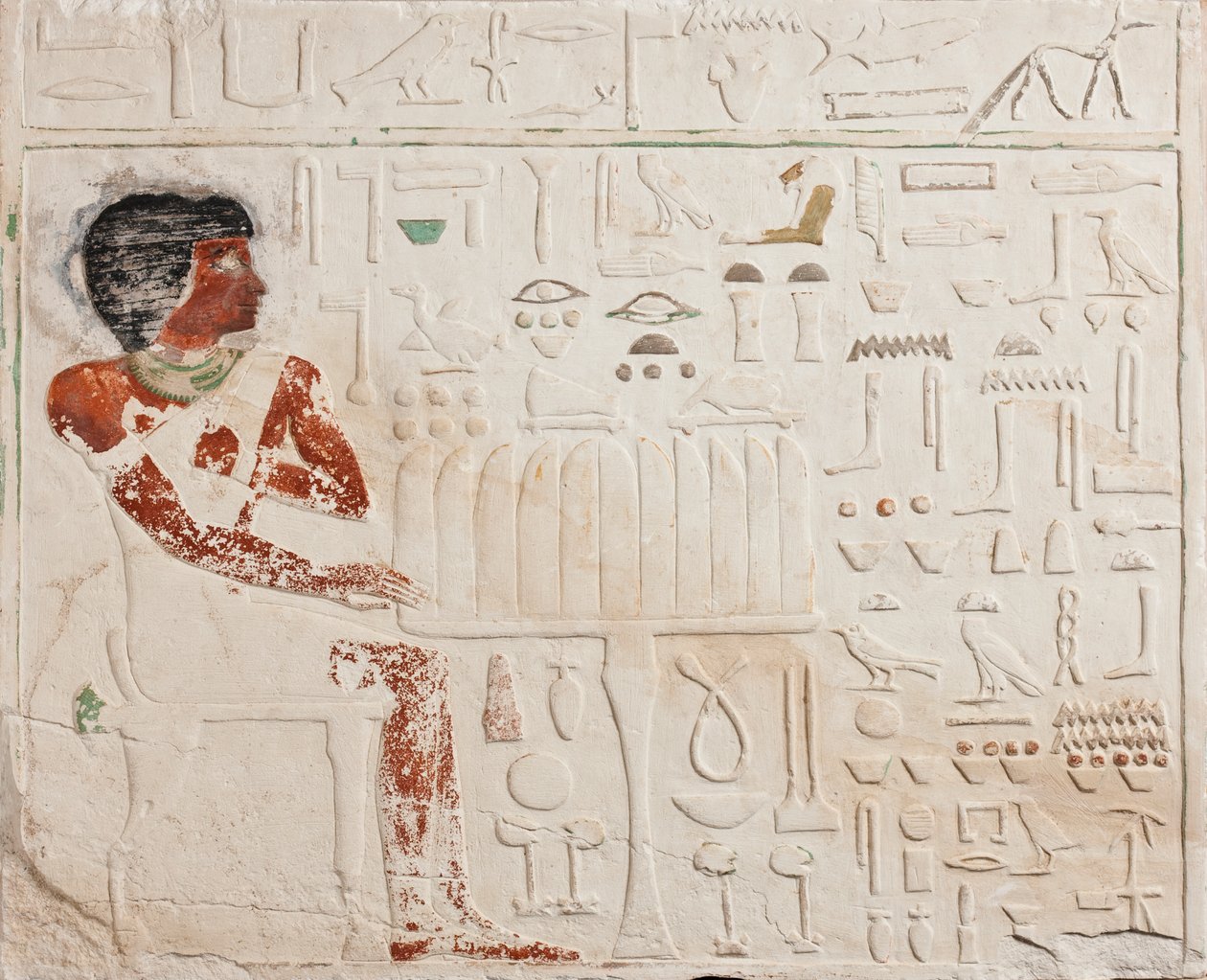 Relief av Ka-aper med offer, Gamla kungariket, 2565-2420 f.Kr. (polykrom kalksten) av Egyptian 4th Dynasty