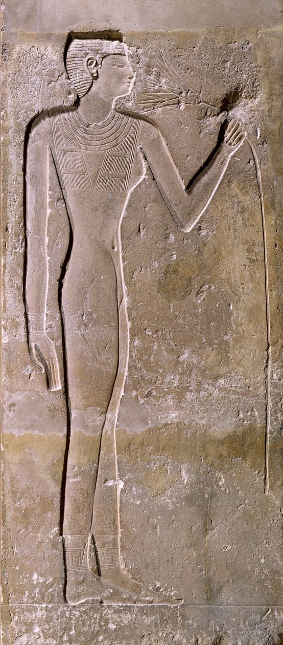 Pelare som föreställer en kvinna som luktar en lotusblomma, Gamla kungariket, 2423-2263 f.Kr. av Egyptian 5th Dynasty