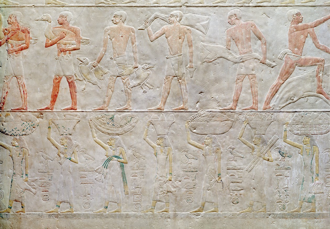 Relief som visar människor som bär matoffer, från Mastaba i Akhethotep, Gamla kungariket, ca 2400 f.Kr. (målad kalksten) av Egyptian 5th Dynasty