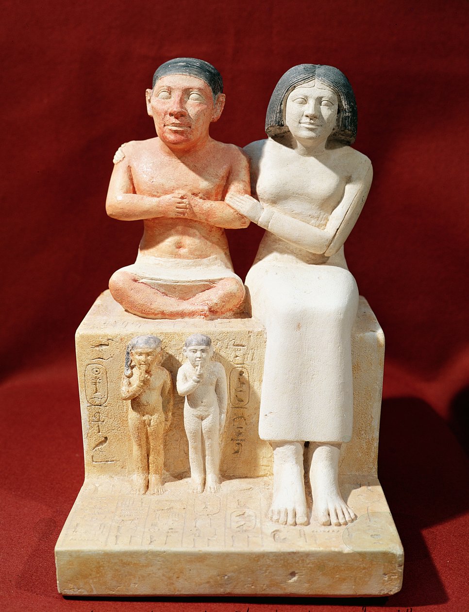 Statyett av dvärgen Seneb och hans familj, ca 2475 f.Kr. (målad kalksten) av Egyptian 5th Dynasty