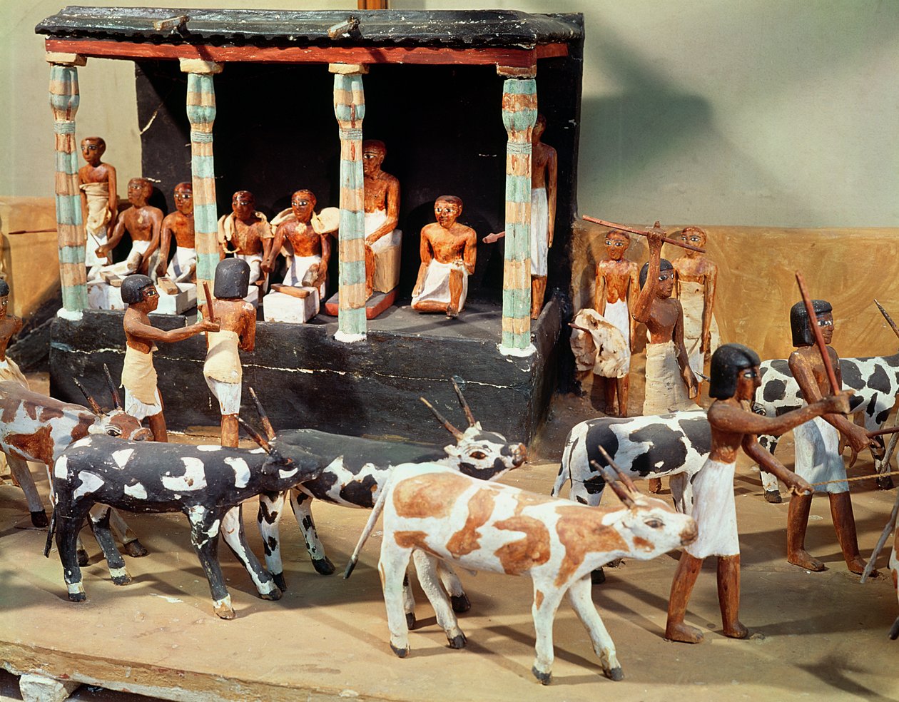 Begravningsmodell av en folkräkning av boskap, från graven i Meketre, Thebe, Mellersta kungariket, ca 2000 f.Kr. (målat trä) (detalj) av Egyptian 6th Dynasty