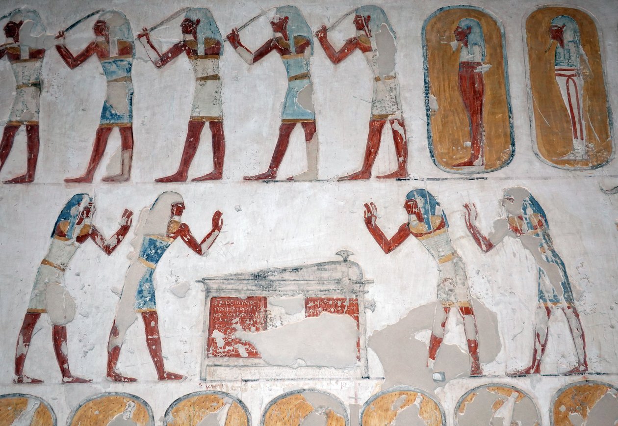 Beväpnade män och figur framför en sarkofag, Konungarnas dal, Luxor av Egyptian Egyptian