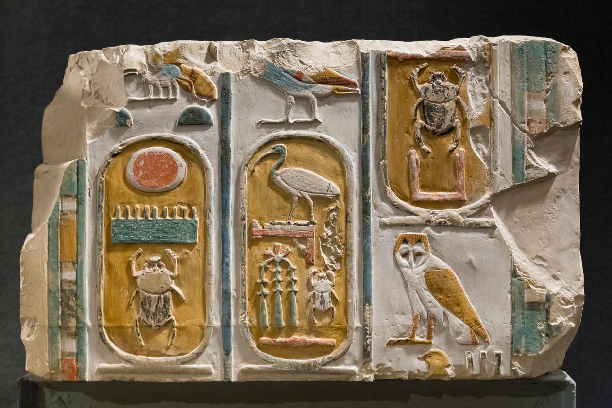 Ristade vägg föreställande tre kartuscher av kung Thutmosis I och III av Egyptian Egyptian