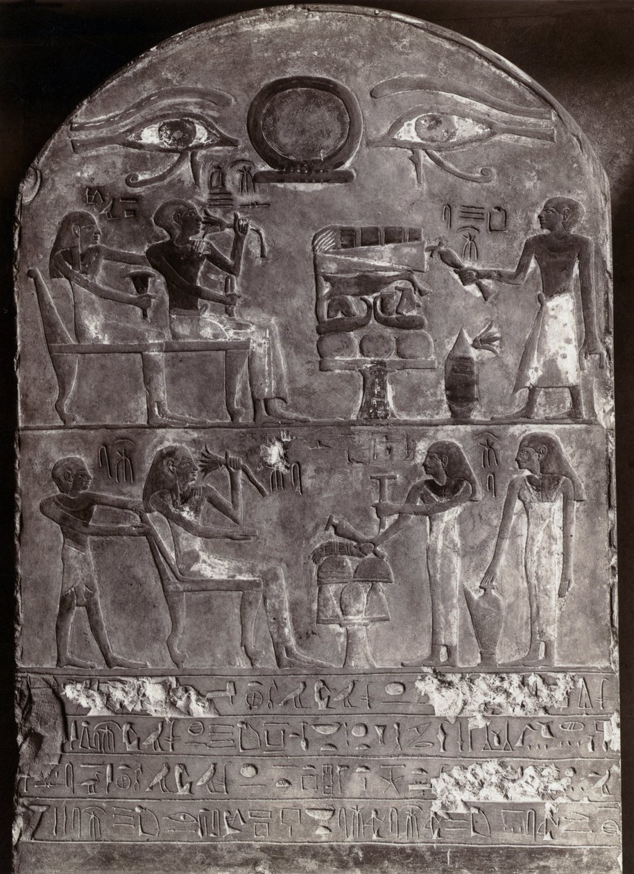 Horus ögon Basrelief : Basrelief och hieroglyfer på en välvd stele två med Horus ögon på toppen. Konst Egyptien. Stele Musee du Louvre, A.G. Foto av Egyptian Egyptian