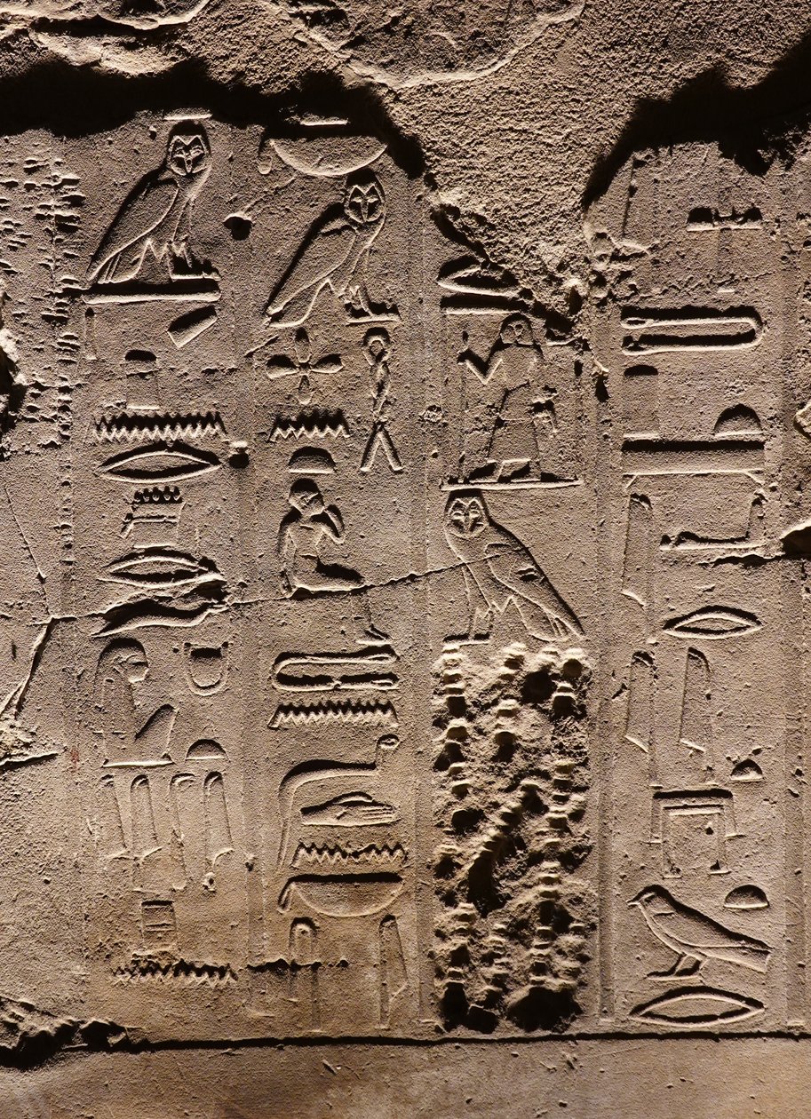 Hieroglyfer. Luxor-templet (relief) av Egyptian Egyptian