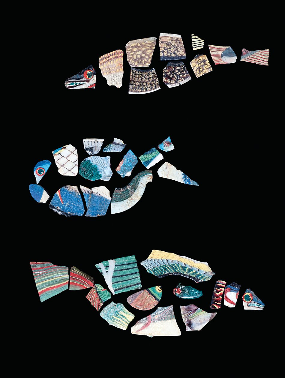 Tre fragmentariska fiskinläggningar av mosaik, ptolemaisk-romersk tid, ca 1:a århundradet f.Kr. - 1:a århundradet e.Kr. (glas) av Egyptian Egyptian