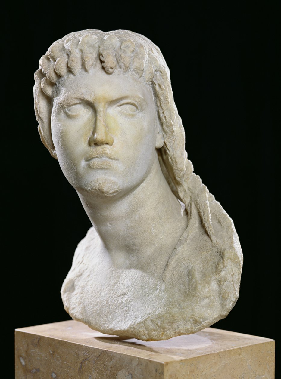 Byst av Kleopatra II (172-116 f.Kr.) eller av hennes dotter Kleopatra III (141-101 f.Kr.) (marmor) av Egyptian Ptolemaic Period