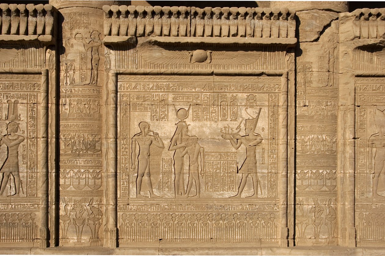 Egyptisk antiken: romersk mammisi till minne av födelsen av Ihy, son till Isis. Hathors tempel, Denderah, Egypten av Egyptian Ptolemaic Period