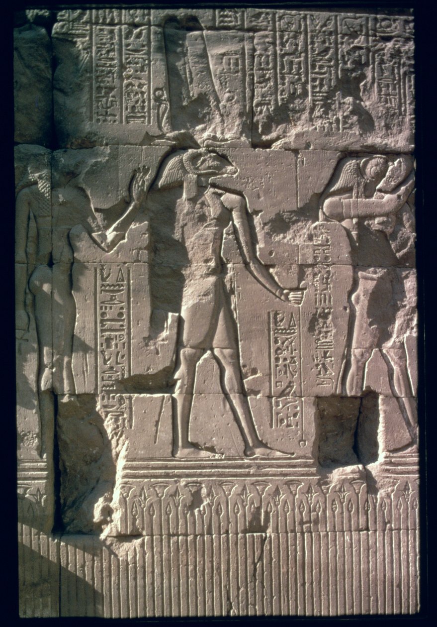 Relief föreställande Khnum, från skärmväggen i Khnumtemplet (kalksten) av Egyptian Ptolemaic Period
