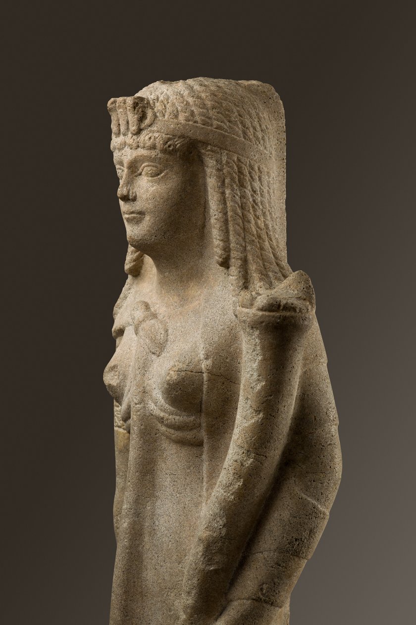 Staty av en ptolemaisk drottning, kanske Kleopatra VII, 200-30 f.Kr. (dolomitisk kalksten) av Egyptian Ptolemaic Period