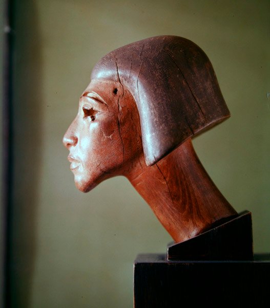Huvud i El-Amarna-stil (trä) av Egyptian School