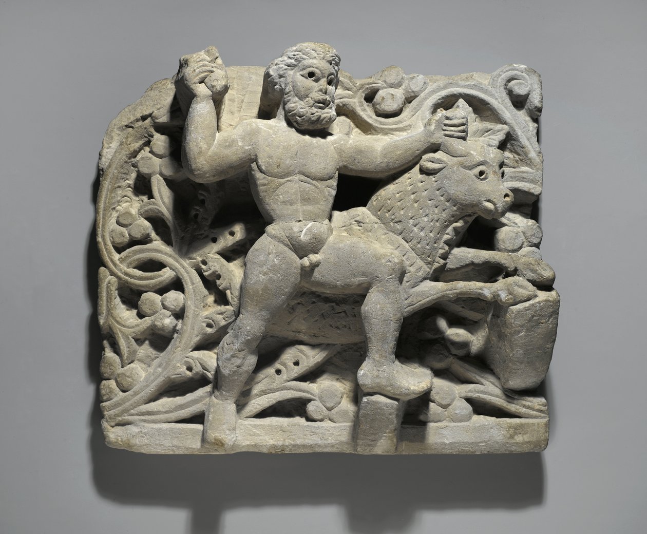 Herakles smider Acheloos i form av en tjur, från Oxyrhynchus, ca 300-500 (kalksten) av Egyptian School