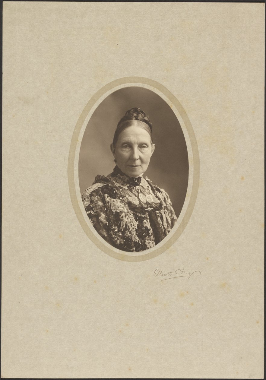 Mrs Knowles av Elliott and Fry