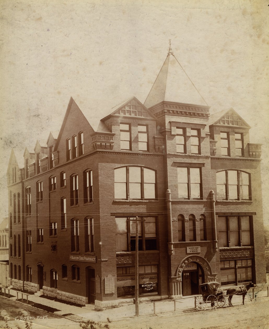 Marion Sims Medical College, South Grand Avenue and Caroline Street av Emil Boehl