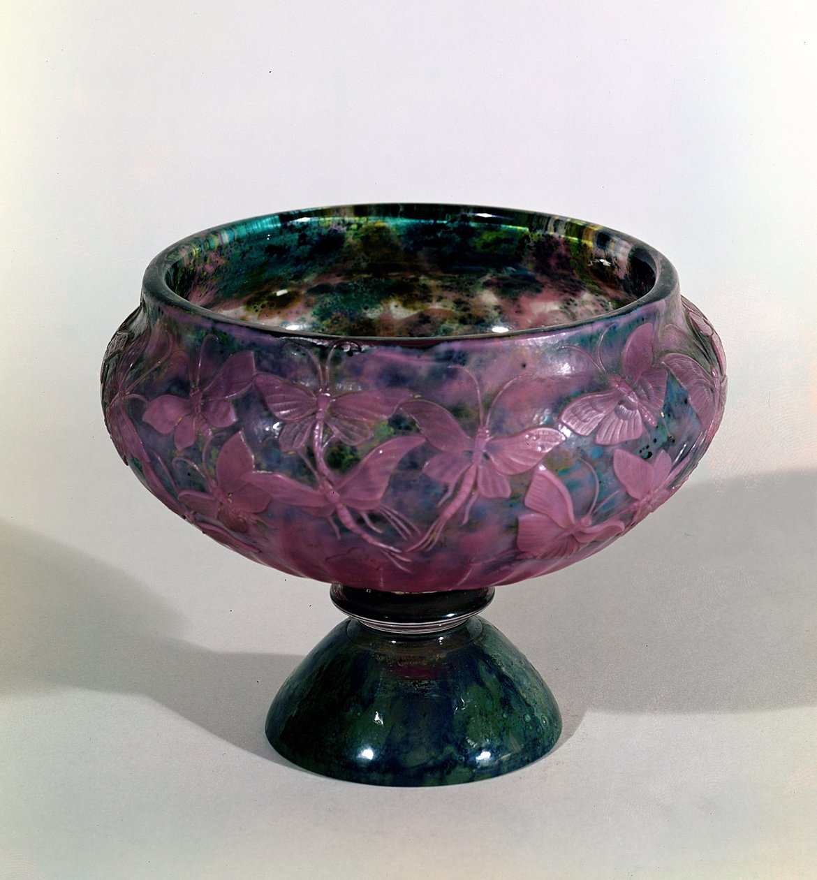 Bägare dekorerad med fjärilar och bevingade insekter, Nancy, 1889 (glas) av Emile Galle
