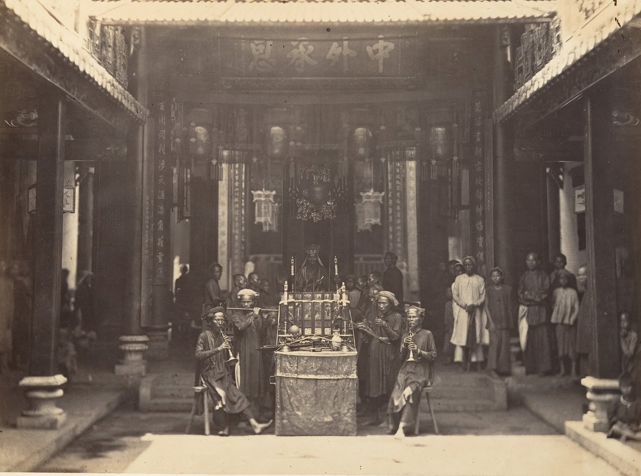 Religiös ceremoni i den kinesiska pagoden Cholen, Saigon, Cochin Kina, 1866. av Emile Gsell