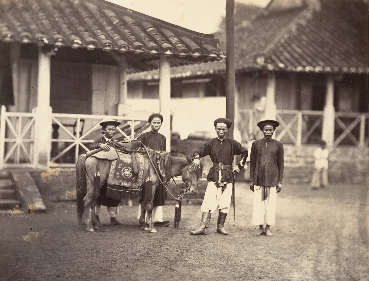 Rik Annamit rider på en häst, Cochinchina, 1866. av Emile Gsell