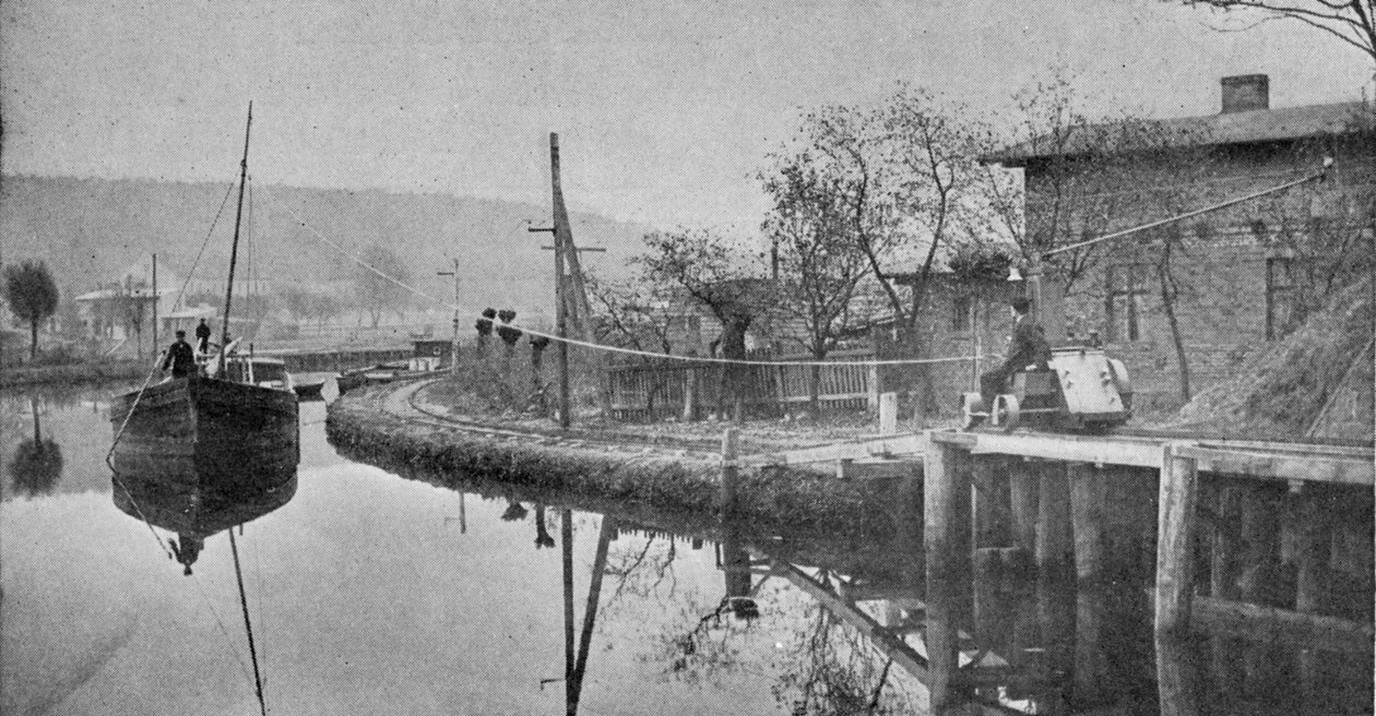 En motorbil bogserar en pråm uppför Finow-kanalen i Tyskland, illustration från Kungen, 1 juni 1901 av English Photographer