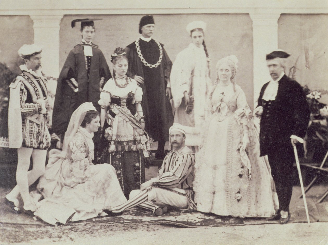 En grupp engelska skådespelare i Indien, ca 1880 (albumintryck) av English Photographer