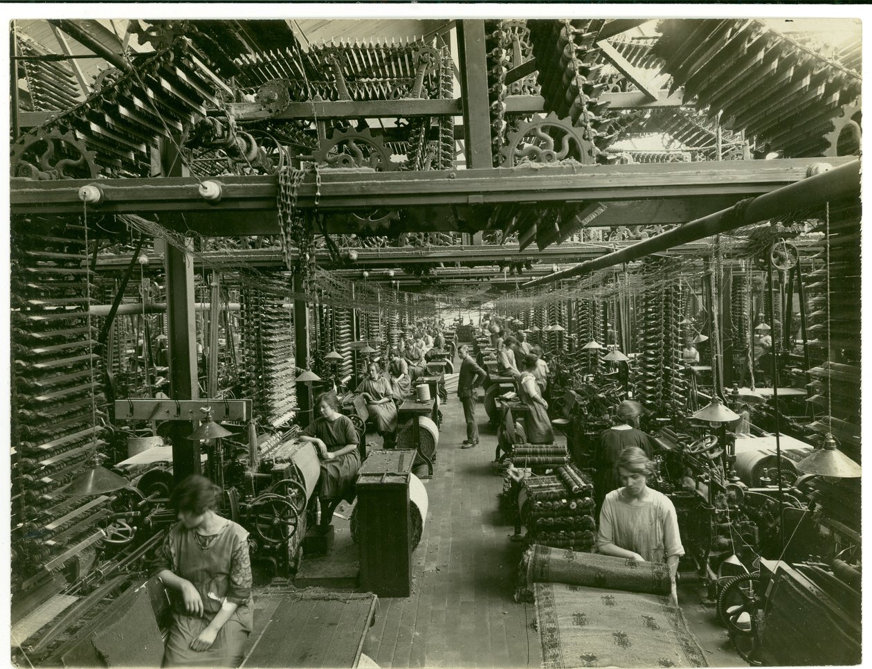 Axminster vävning, mattfabrik, 1923 av English Photographer