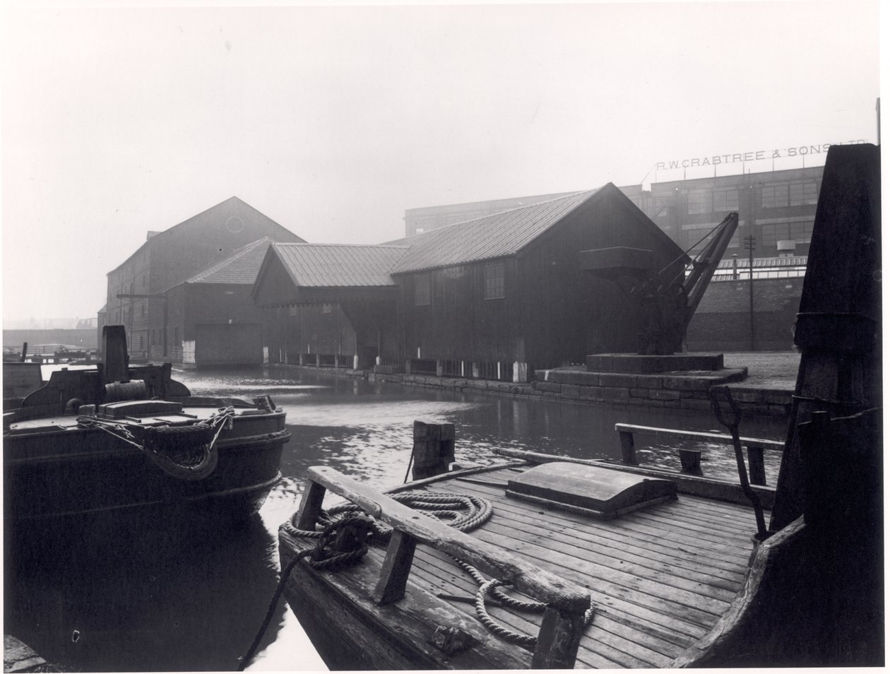 Pråmar på Canal Wharf, Leeds Liverpool Canal, 1951 av English Photographer