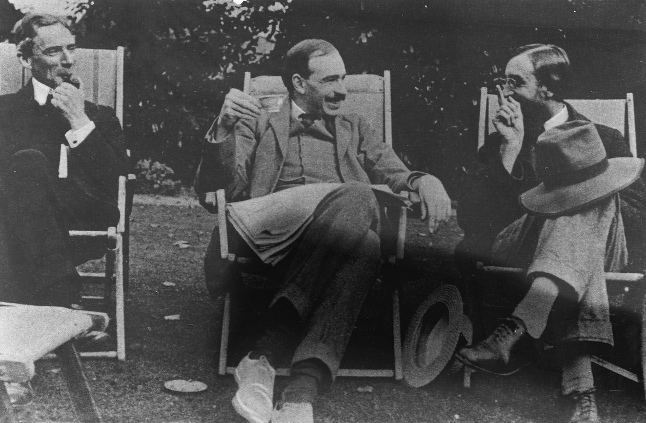 Bertrand Russell, J. M. Keynes och Lytton Strachey, ca 1917 av English Photographer