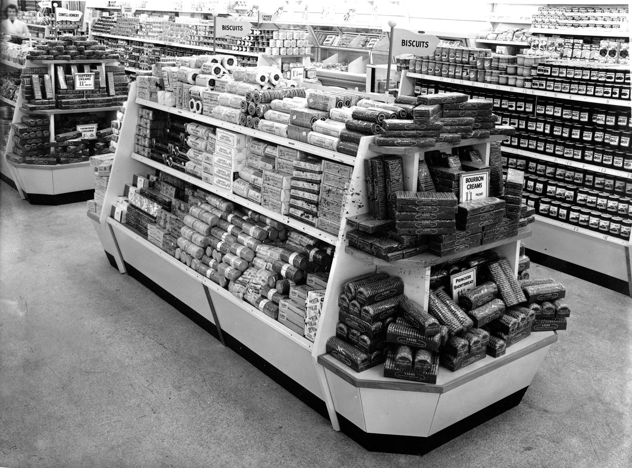 Kexgång, Woolworths butik, 1956 av English Photographer
