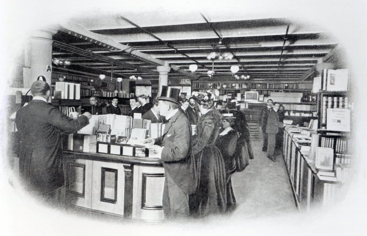Bokavdelningen i en armé- och marinbutik, ca 1900 av English Photographer