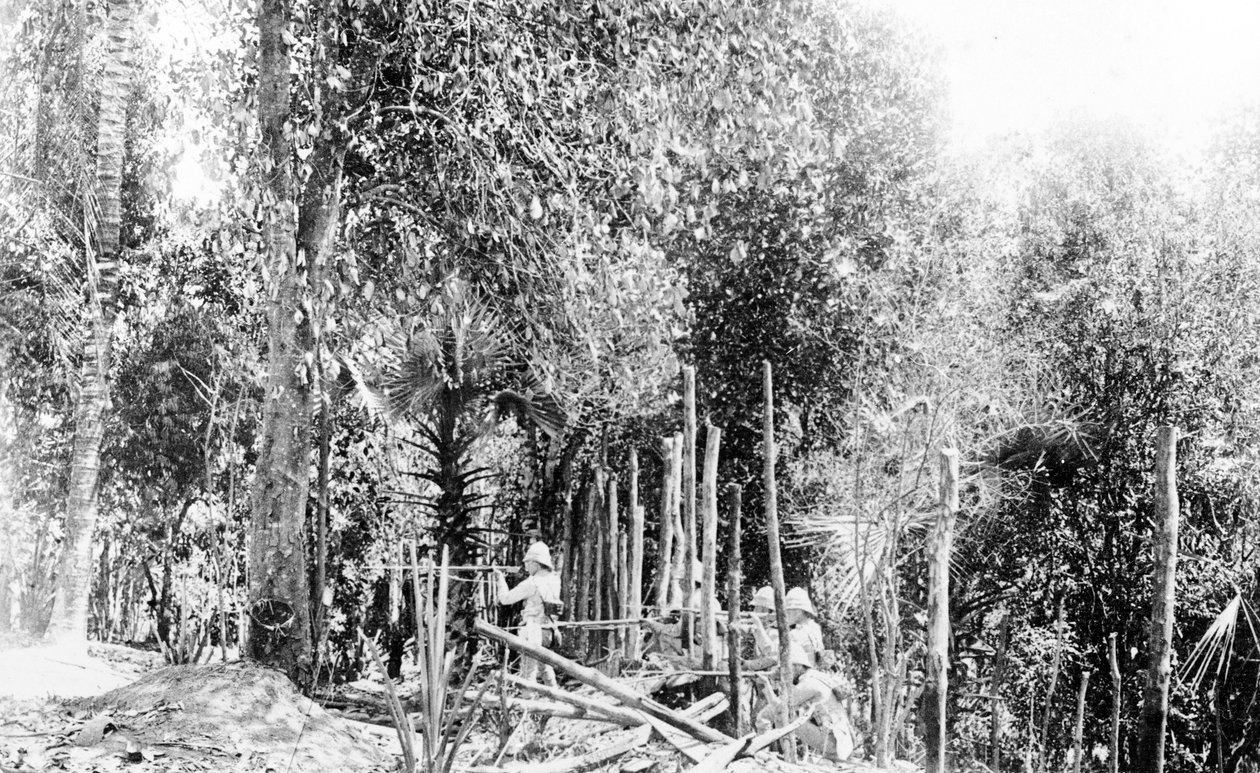 Brittiska trupper slåss i den burmesiska djungeln, c.1891 av English Photographer