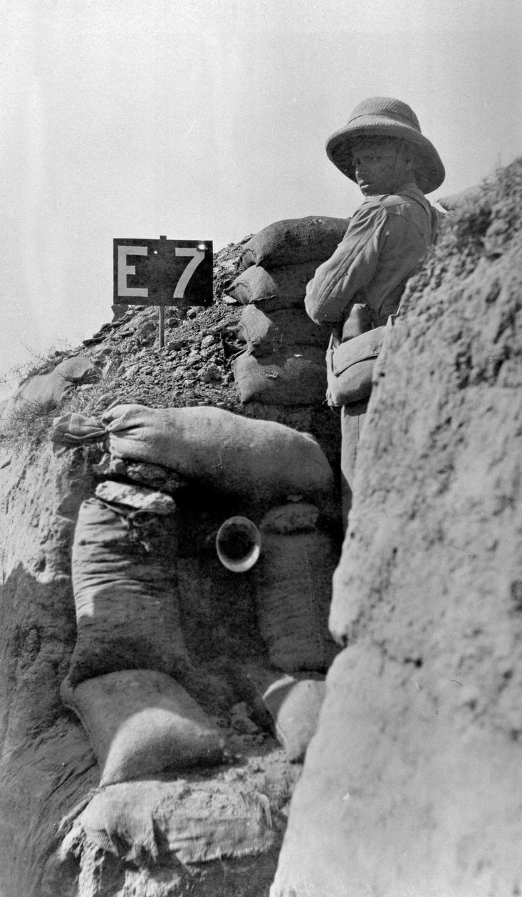 Brittiska trupper i skyttegravar, Sannayat, 1916 av English Photographer