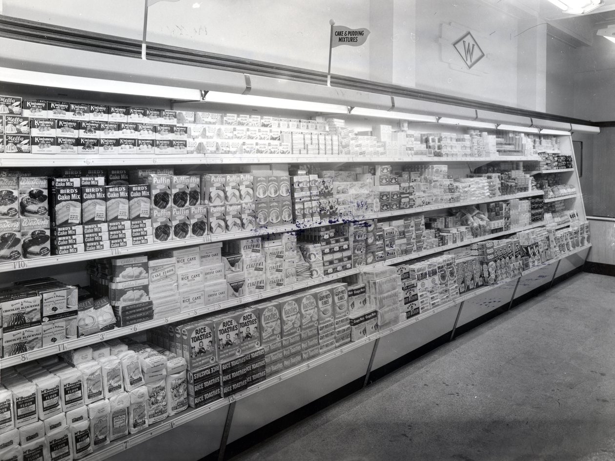 Kaka- och puddingblandningsgång, Woolworths store, 1956 av English Photographer