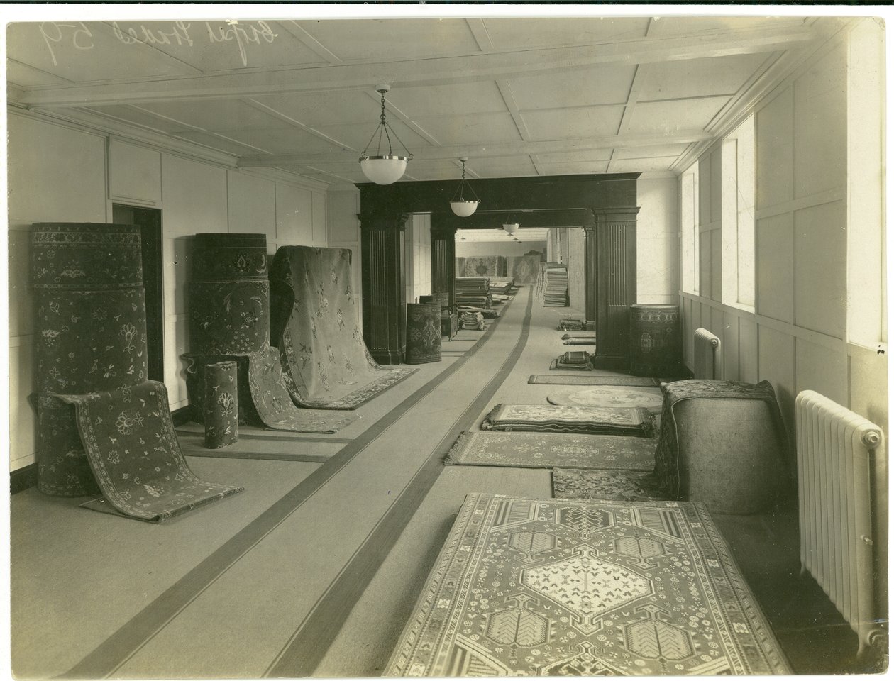 Matthandel, huvudutställningslokal, 1923 av English Photographer