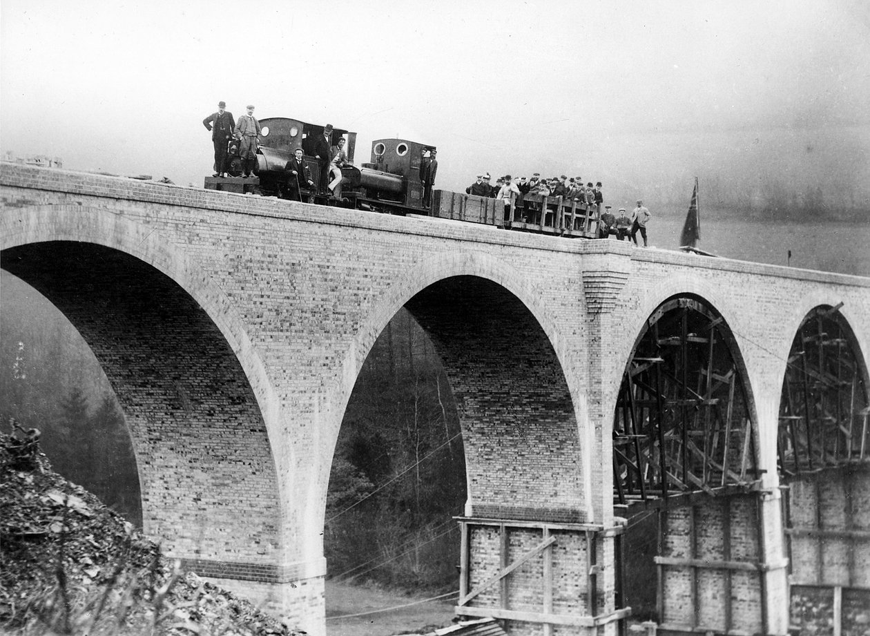 Chelfam Viaduct under konstruktion, ca 1897 av English Photographer