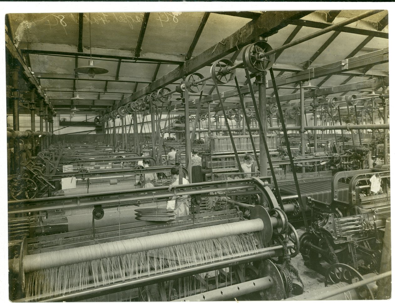 Tygväveri, Long Meadow mill, 1923 av English Photographer