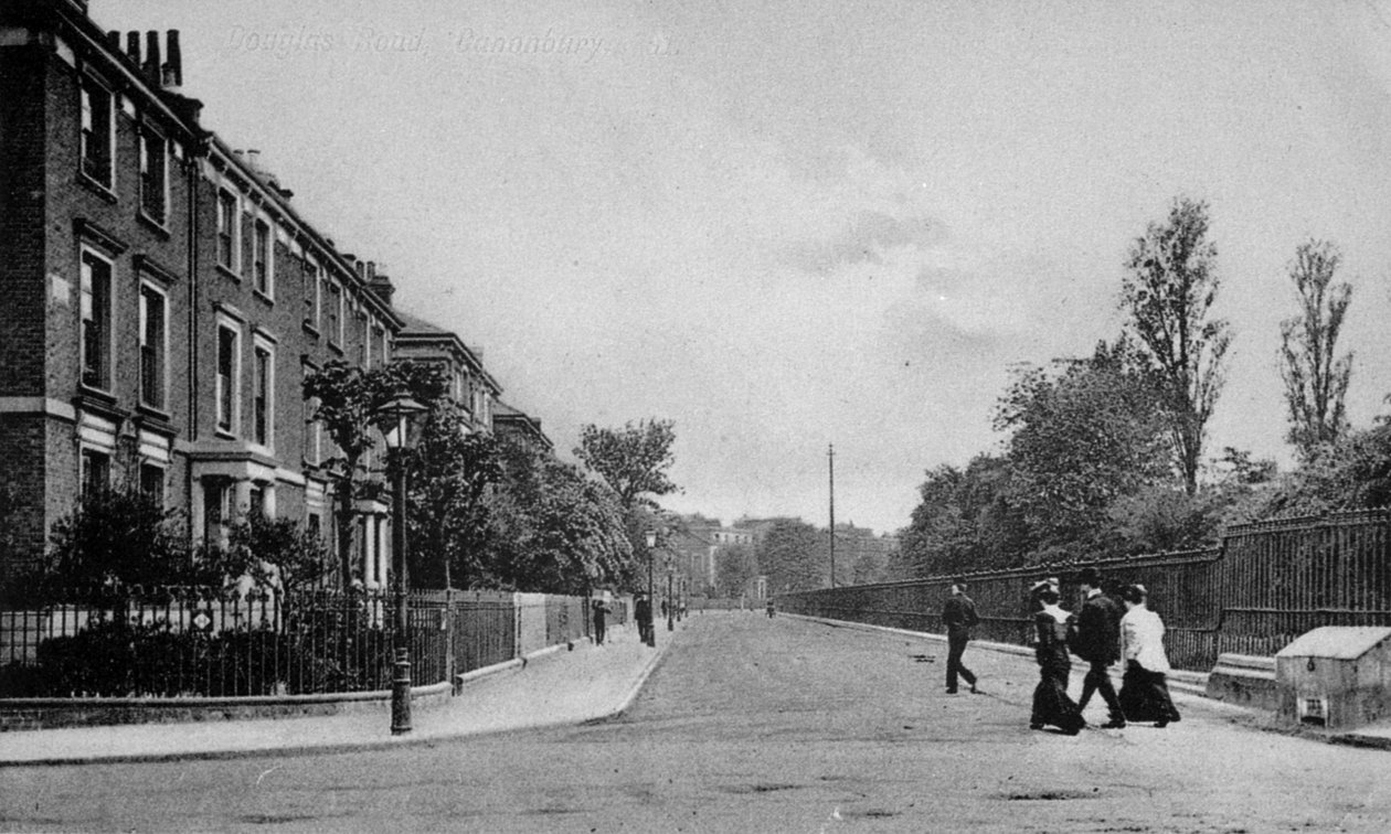 Douglas Road, Canonbury, Islington, ca 1905 av English Photographer