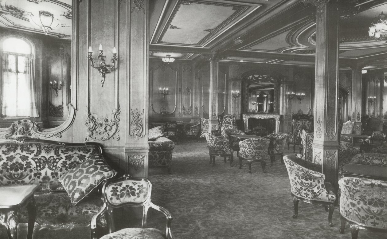 First Class Lounge, RMS Titanic, 4 januari 1912 av English Photographer