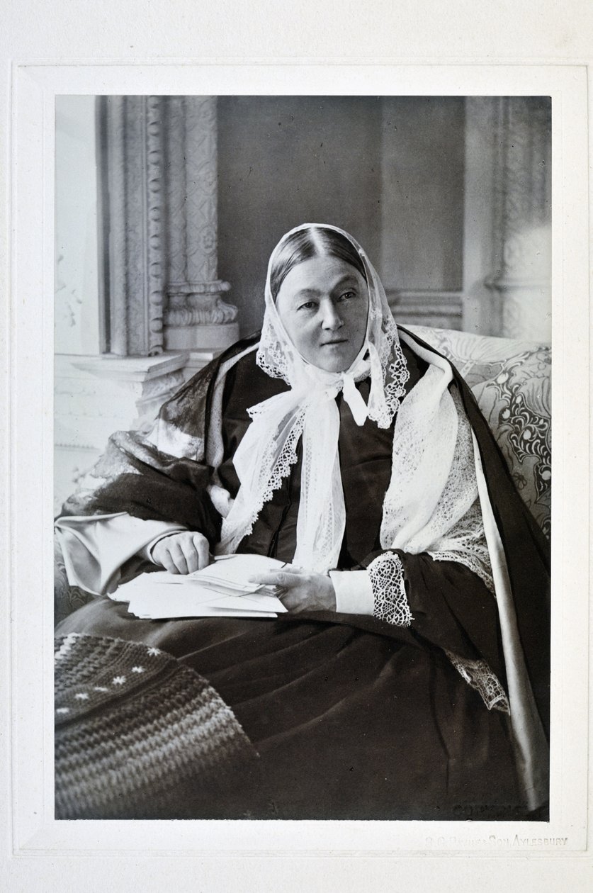 Florence Nightingale, sittande på en soffa i Blue Room på Claydon House, 1891 av English Photographer