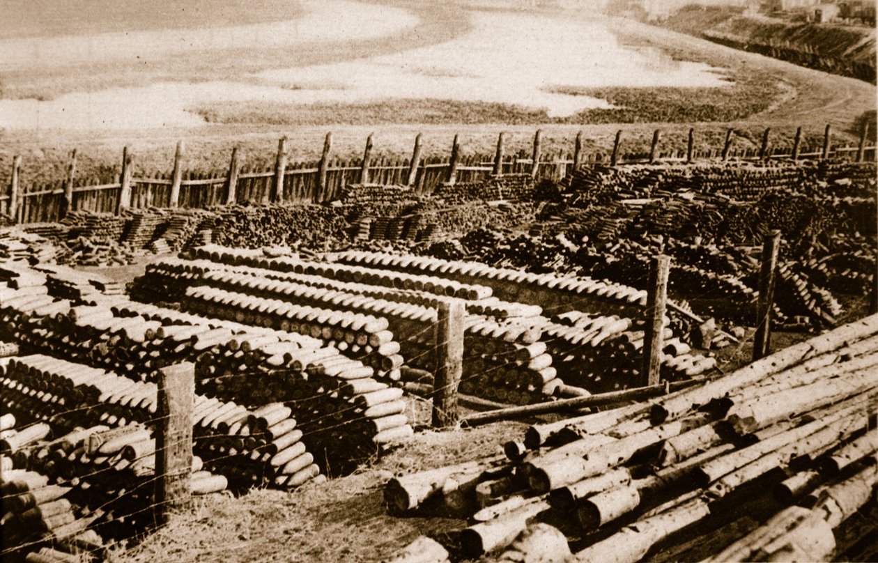 Gasgranater vid Luttre, Belgien, 1914-19 av English Photographer