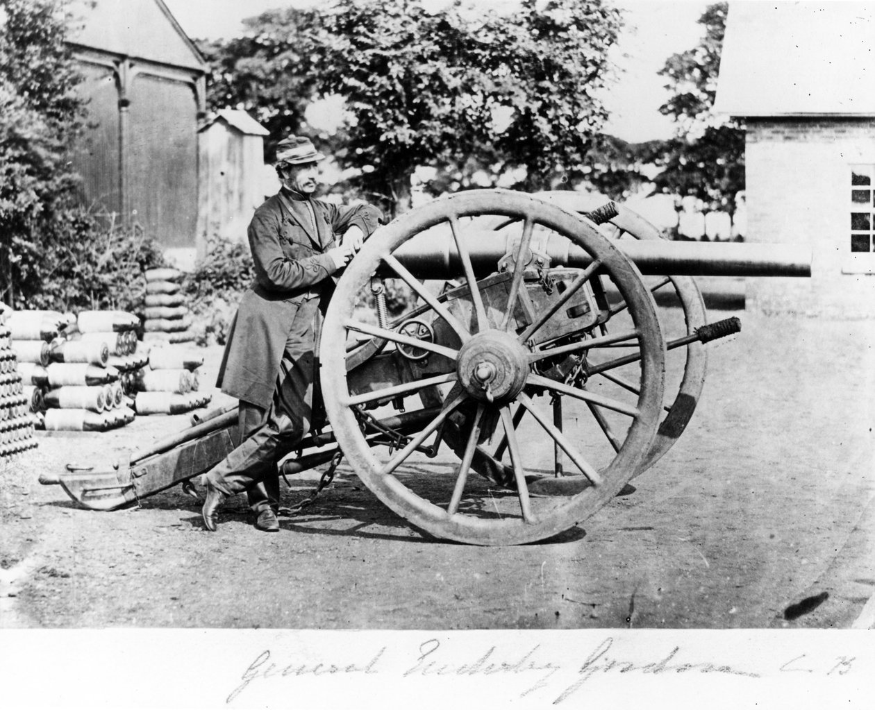 General Enderby Gordon, ca 1860-80 av English Photographer