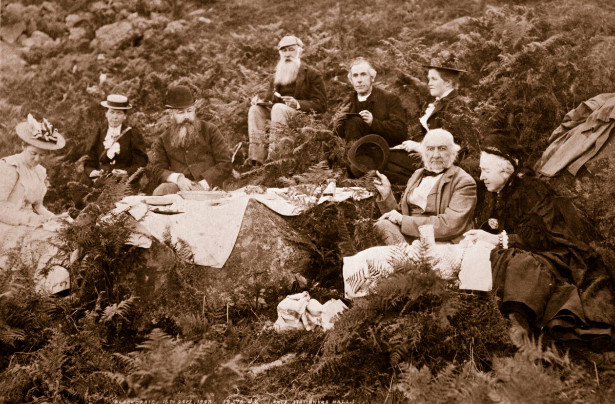 Gladstone picknick på Black Craig Castle, tryck av J. Valentine, 1893 (fotogravyr) av English Photographer