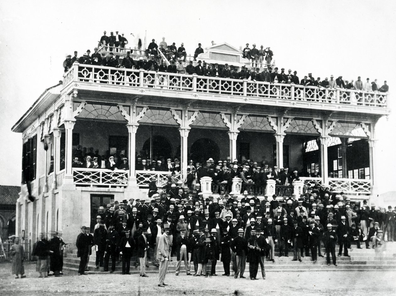Läktaren full av människor, Shanghai, ca 1870-talet av English Photographer