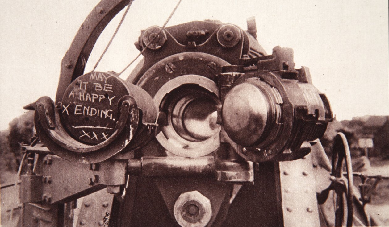I ett av Strafing-batterierna: Ett meddelande till Fritz, från The Illustrated War News, 5 juli 1916 (sepiafoto) av English Photographer