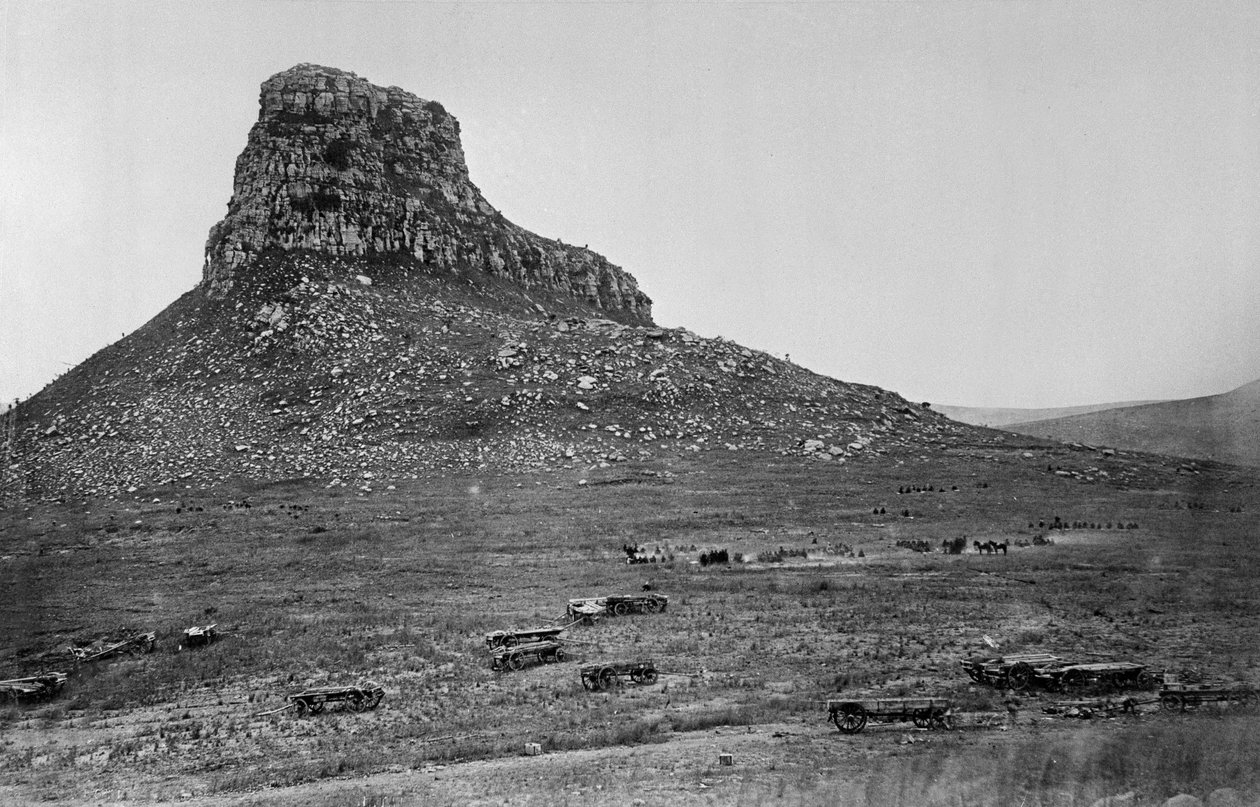 Isandhlwana tvärs över nek, från ett album med 43 fotografier sammanställt av George Froom från 94:e regementet under Zulukriget, ca 1879 av English Photographer