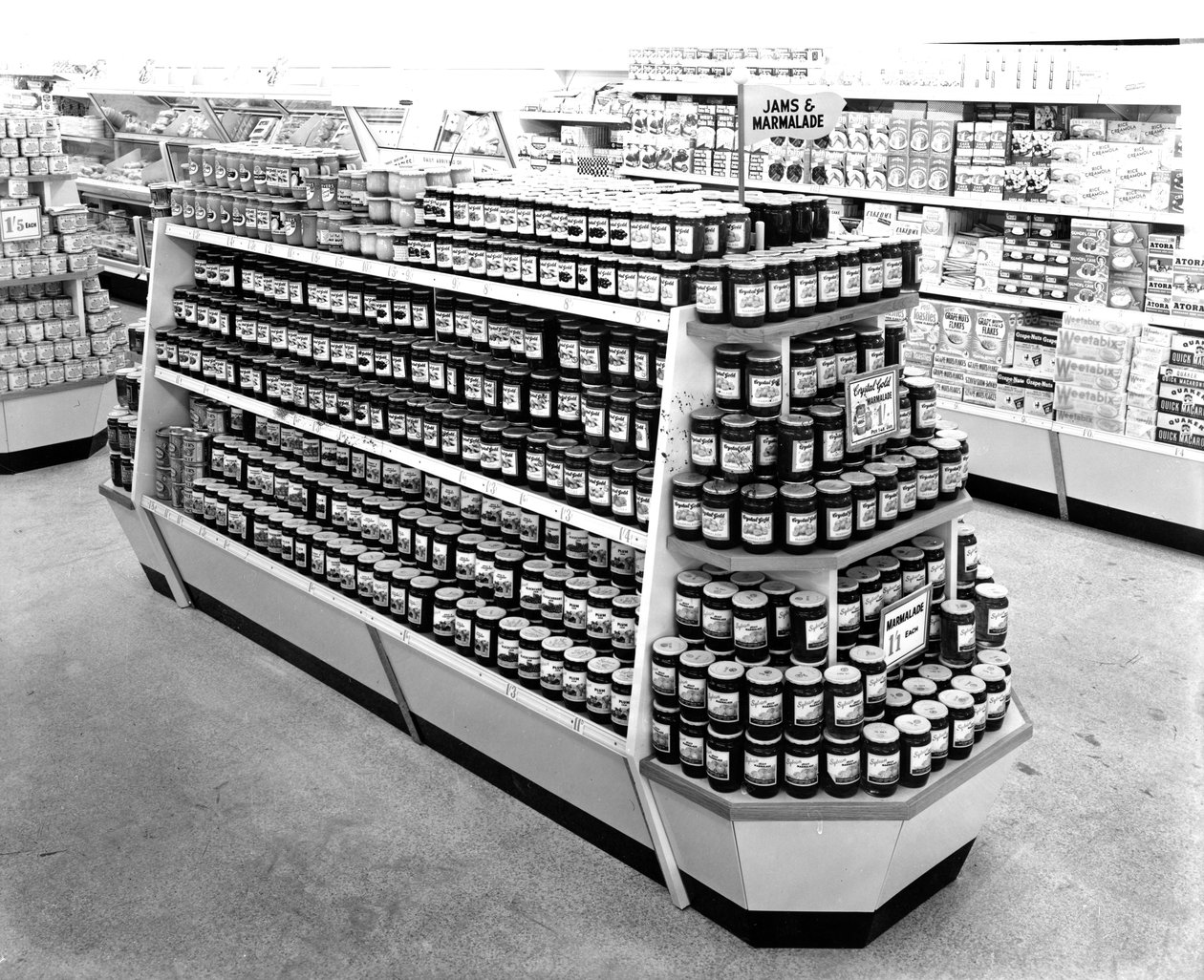 Jam and Marmelade gång, Woolworths butik, 1956 av English Photographer