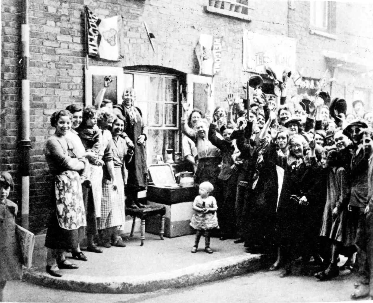 Jubileumsdekoration i East End, 12 maj 1935 av English Photographer