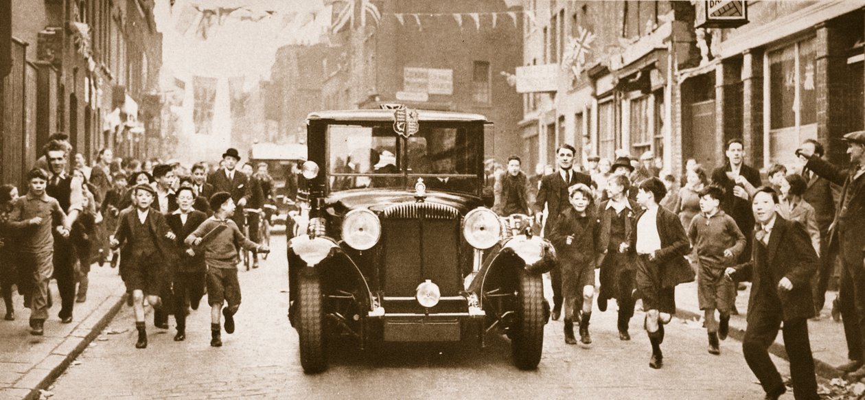 King Georges senaste besök i East End, 1935-6 av English Photographer