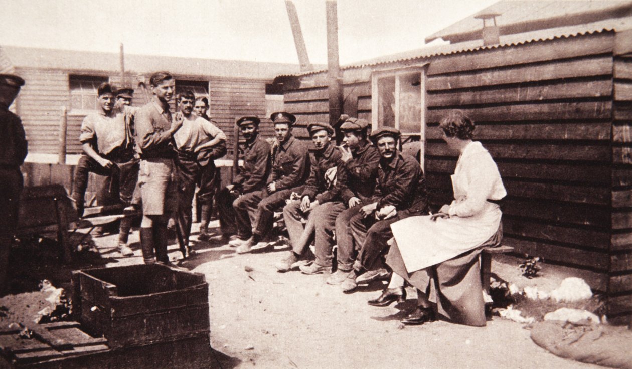 Lady Angela Forbes badhus längst fram, från The Illustrated War News, 1916 (sepiafoto) av English Photographer