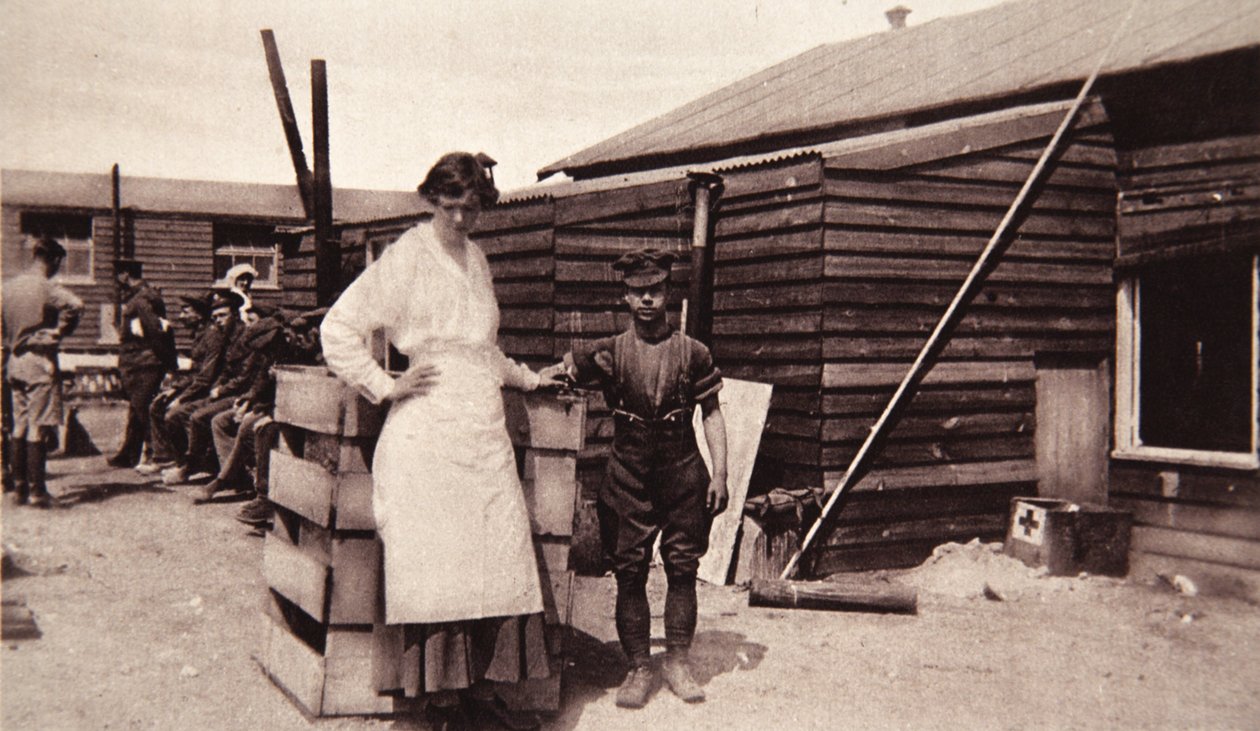 Lady Angelas företag: vid hennes badhus inom ljudet av vapen, från The Illustrated War News, 1916 (sepiafoto) av English Photographer